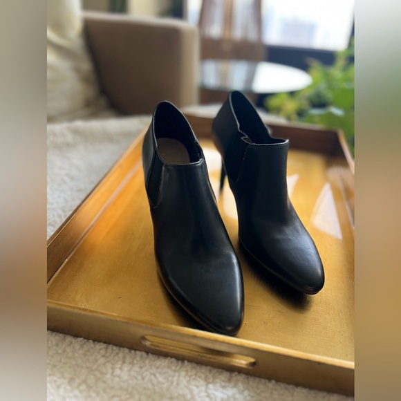 Cole Haan Black Leather Heeled Ankle Booties Pointed Toe | Size 8 - Picture 2 of 5